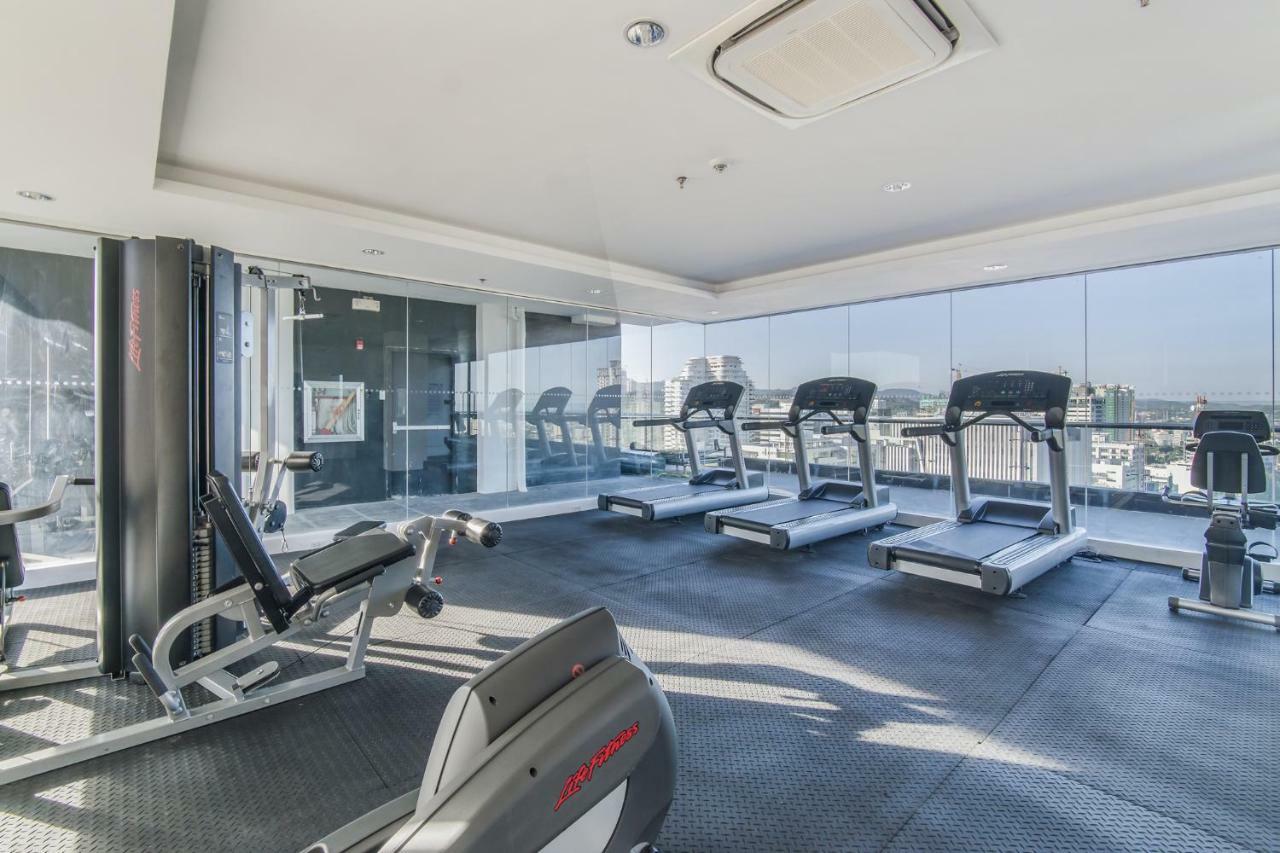 Free Netflix Condo Near It Park With 32-Inch Samsung Hdtv Cebu Esterno foto
